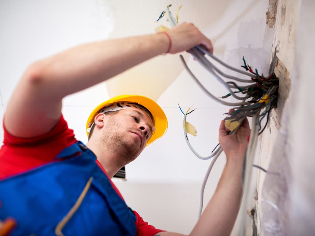 Amcan Electrical Services electrician doing electrical repair